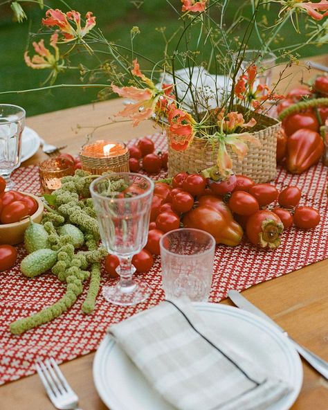 The perfect pizza party. Night 1 @lapescaiaresort 🍕 @sberardweddings #italianwedding #italywedding #lapescaiawedding #lapescaiaresort… | Instagram Tomato Party, Italian Backyard, Italian Dinner Party Decorations, Amazing Wedding Centerpieces, Pizza Wedding, Backyard Dinner, Soiree Party, Backyard Dinner Party, Tomato Girl