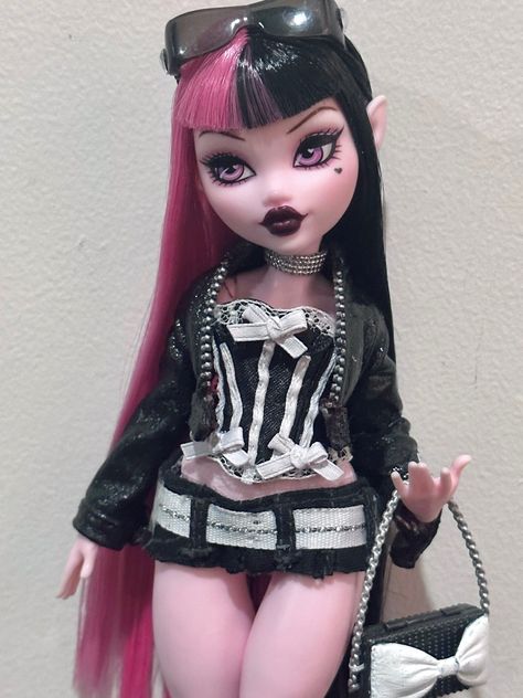 New Monster High Dolls, Monster High Doll Clothes, Monster High Custom Doll, Arte Monster High, Monster High Pictures, Personajes Monster High, Sculpted Doll, Custom Monster High Dolls, Monster High Custom