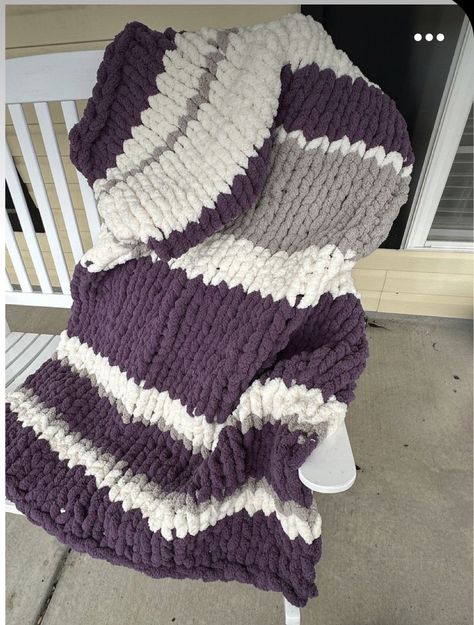 Yarn Business, Chunky Blanket Pattern, Yarn Home Decor, Knitting Chunky, Chunky Knit Blanket Pattern, Chunky Yarn Blanket, Chenille Blanket, Weaving Loom Projects, Chunky Crochet Blanket