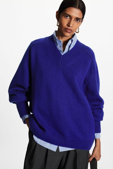 OVERSIZED V-NECK WOOL SWEATER - BLUE - Tops - COS Purple Jumpers, Wool Jumper, Cut Sweatshirts, Sweatshirt Outfit, The Sheep, Knitwear Men, Street Outfit, Knitwear Cardigan, Winter Fashion Outfits