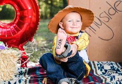 Toy Story Theme Birthday, 3rd Birthday Pictures, Toy Story Pictures, Woody Birthday, Toy Story Party Decorations, Baby Milestones Pictures, Toy Story Theme, Second Birthday Ideas, Milestone Pictures