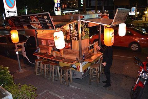 The 14 coolest food trucks taking over Bangkok's streets Ramen Food Truck Design, Asian Food Truck, Ramen Food Truck, Japanese Food Truck, Food Truck Equipment, Food Stand Design, Food Stall Design, Ramen Bar, Japanese Town