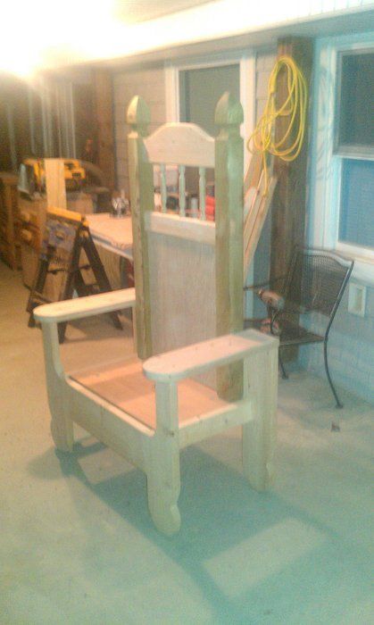 Santa Chair!!!!!! Santa Throne Diy, Diy Santa Chair For Pictures, Steampunk Santa, Santa Chair, Santa Breakfast, Outdoor Santa, Tv Built In, Medieval Decor, Medieval Party