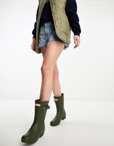 Hunter Boots Short Outfit, Short Hunter Boots Outfit, Wellington Boots Outfit, Hunter Boots Short, Hunter Boots Outfit, Holiday Dress Outfit, Wellington Boot, Wellington Boots, Skirt Co Ord