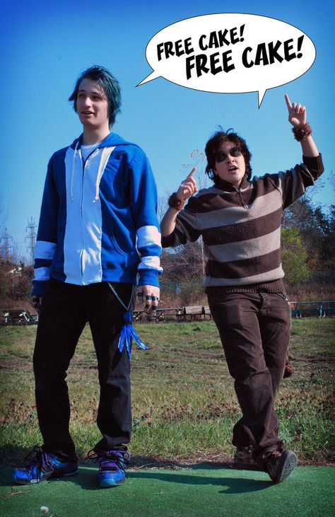 Mordecai and Rigby - Regular Show Rigby Regular Show Cosplay, Rigby Regular Show Costume, Regular Show As Humans, Mordecai And Rigby Cosplay, Mordecai And Rigby Halloween Costume, Mordecai And Rigby Costumes, Regular Show Cosplay, Rigby Cosplay, Mordecai Costume