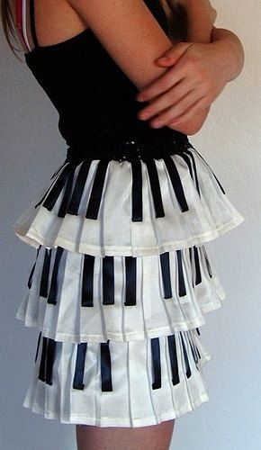 Women Piano Key Pleated Skirt (by coyotepeyote) Piano Key, Renzo Piano, Piano Keys, The Black Keys, Music Fashion, Indie Fashion, Look Fashion, Kos, Pleated Skirt