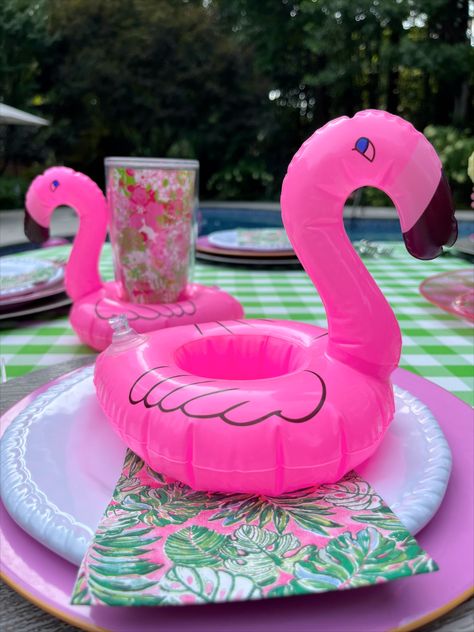 Flamingo pool party supplies include these fun flamingo drink holders for pops of color on your pool party table. #flamingopoolparty #flamingopoolpartytable Pool Party Table, Floating Pool Decorations, Pink Garden Party, Pink Pool Party, Pool Party Theme, Flamingo Pool Party, Pool Decorations, Flamingo Drink, Pool Party Supplies