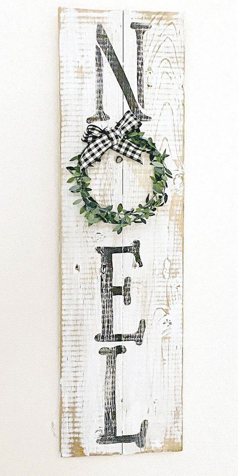 Noel Sign, Fence Pickets, Wooden Christmas Decorations, Christmas Signs Wood, Christmas Wood Crafts, Christmas Porch, Farmhouse Christmas Decor, Christmas Sign, Christmas Paintings