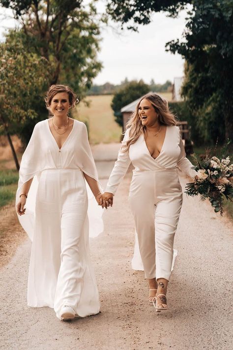 Brides in Jumpsuits for Barn Wedding Wedding Suits For Women, Classy Weddings, Cripps Barn Wedding, Weddings In France, Bridesmaid Suits, White Colour Scheme, Aurora Wedding, Women Suits Wedding, Barn Wedding Photography