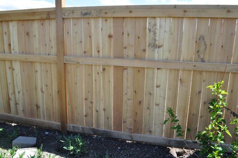 In this tutorial you will learn the basic steps involved for building a 6 foot privacy fence out of cedar wood. Build Fence, Privacy Fence Ideas, Diy Privacy Fence, Wood Privacy Fence, Pallet Fence, Backyard Privacy, Diy Fence, Building A Fence, Privacy Fences