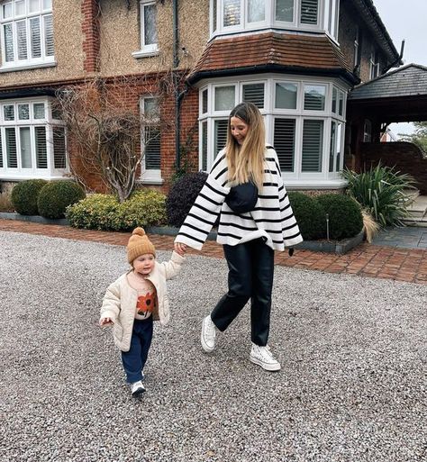 Zoella Outfits, Zoe Sugg, House Clothes, Zoella, City Style, Dream Life, Baby Fashion, Family Photos, Vision Board