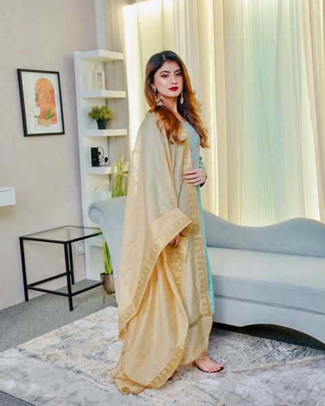 Arishfa khan beautiful suit Miranda Kerr Hair, Arishfa Khan, Ethnic Suit, Beautiful Eyes Pics, Indian Look, Pakistani Fashion Party Wear, Teen Actresses, Beautiful Suit, Miranda Kerr