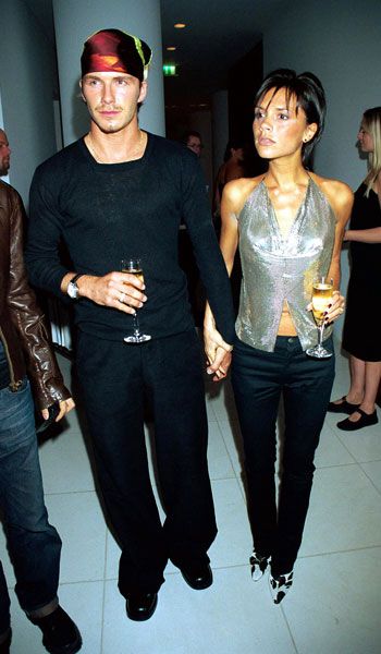 David and Victoria in 1999.. 2002s Fashion, David Beckham Style, Posh And Becks, Victoria And David, Victoria Beckham Outfits, Oki Doki, David And Victoria Beckham, Cute Celebrity Couples, Posh Spice