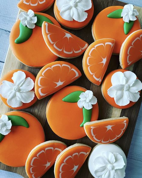 1 Cookies, Cut Out Cookie Recipe, Sugar Cookie Recipe Easy, Cutout Cookies, Orange Cookies, Lemon Sugar Cookies, Vanilla Sugar Cookie, Orange Party, Royal Icing Recipe