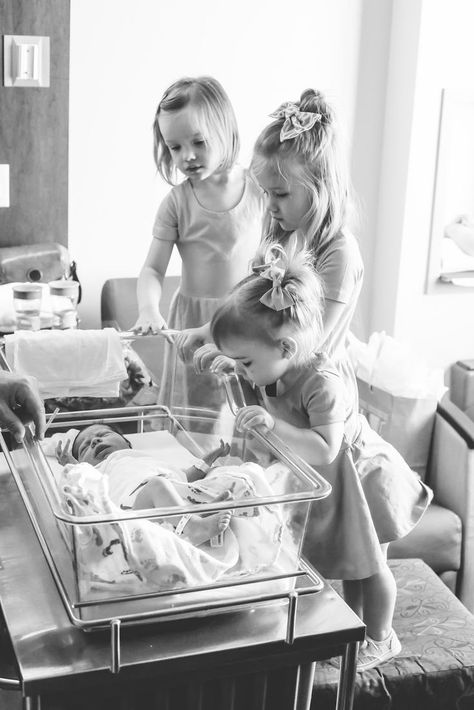 Newborn Hospital Pictures, Newborn Hospital Photography, Baby Hospital Pictures, Hospital Photos Newborn, Newborn Sibling, Birth Pictures, Sibling Pictures, Hospital Photography, Hospital Pictures