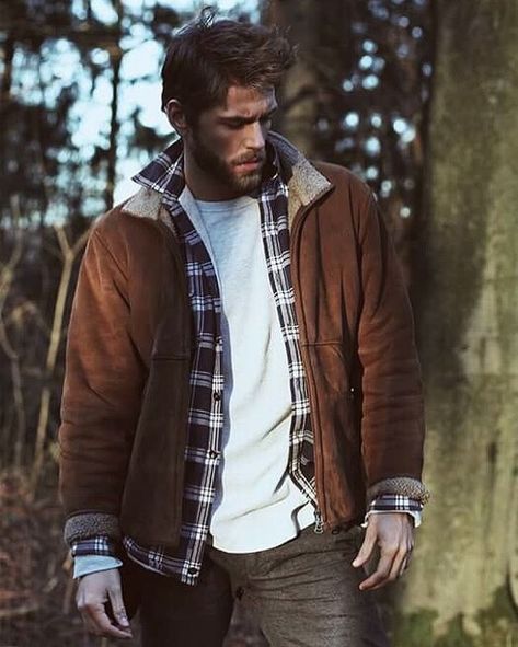 Ben Dahlhaus Lumberjack Aesthetic, Lumberjack Outfit, Ben Dahlhaus, Mens Fashion Rugged Mountain, Lumberjack Style, Mens Fashion Country, Style Masculin, Mens Fashion Illustration, Rugged Men