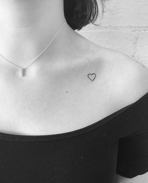 Herz Tattoo Klein, Tiny Heart Tattoos, Small Heart Tattoos, Small Finger Tattoos, Herz Tattoo, Bone Tattoos, Heart Tattoos, Small Girl Tattoos, Small Hand Tattoos