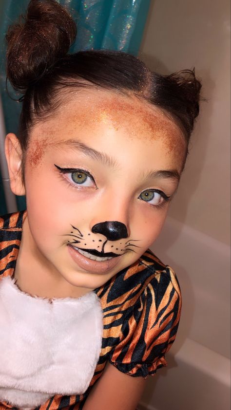 Glitter In Hair, Tiger Costume Diy, Tiger Hair, Tiger Makeup, Tiger Kids, Kids Halloween Costume, Joker Makeup, Makeup Gold, Tiger Costume