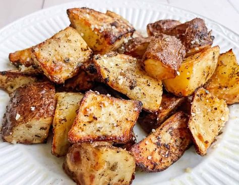 Air Fryer Greek Potatoes Clean Eating Appetizers, Food And Mood, Greek Fries, Greek Lemon Potatoes, Greek Yogurt Dips, Greek Potatoes, Types Of Potatoes, Lemon Potatoes, Greek Seasoning