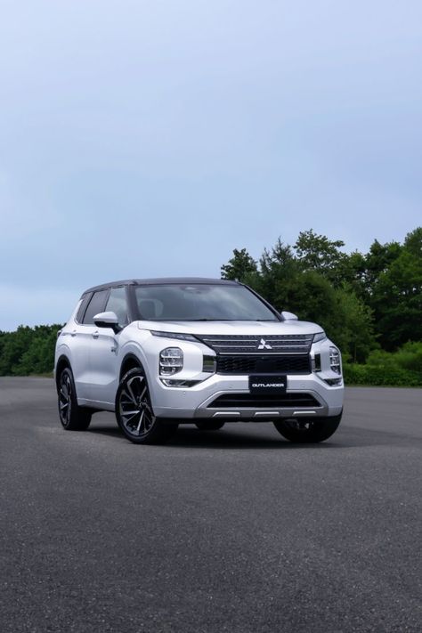 2022 Mitsubishi Outlander - Japan version The Outlander, Crossover Suv, Mitsubishi Motors, Mitsubishi Outlander, Electric Vehicle, Performance Cars, Yachts, Electric Cars, Outlander