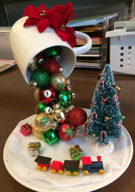 I love making these floating cups. This one is my favorite so far. Cup And Saucer Crafts, Floating Tea Cup, Floating Cups, Teacup Crafts, Diy Jul, Beautiful Christmas Decorations, Cup Crafts, Christmas Cup, Christmas Tea