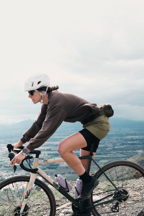 Outdoor Woman | ZARA United States Bike Outfits Women, Cycling Outfits Women, Bike Riding Outfit, Bike Women Cycling, Bike Outfits, Bike Aesthetic, Womens Cycling Clothes, Biking Outfit, Road Bike Women