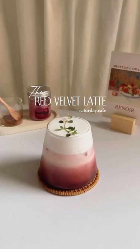 Red Velvet Latte, Speciality Coffee Recipes, Korean Coffee Shop, Korean Coffee, Iced Drinks Recipes, Secret Starbucks Drinks, Matcha Drink, Drink Recipes Nonalcoholic, Refreshing Drinks Recipes