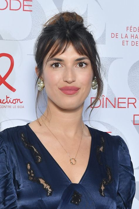 Jeanne Damas Jeanne Damas Hair, Curtain Fringe Long Hair, Fringe Long Hair, Wispy Curtain Fringe Long Hair, Wispy Curtain Fringe, Damas Style, French Girl Hair, Perfect Bangs, Fringe Hair