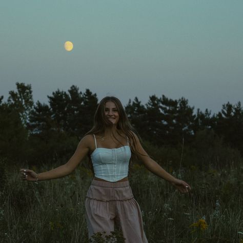 the moon and i 🌙 some more of @paige.lefever ‘s seniors! #authenticlovemag #dirtybootsandmessyhair #777luckyfish #cinematicphotographer #documentarystyle #seniorphotos #seniorinspo #seniorphotographer #michiganphotographer #ohiophotographer #belovedstories #unscriptedposingapp #visualpoetry keywords - senior, senior photos, senior pictures, senior inspo, outfit inspo, film, dreamy, aesthetic, Pinterest, moon, golden hour, competitive dance, nostalgic, field, meadow, wildflower field, docu... Poses For Field Pictures, Single Photo Poses, Forest Senior Pictures, Hippie Senior Pictures, Sadie Core, Fun Senior Picture Ideas, Pretty Senior Pictures, Competitive Dance, Senior Sunday