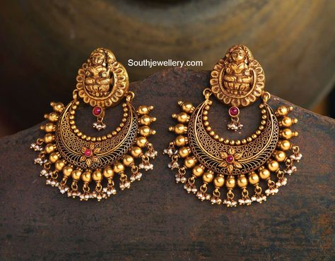 22 carat gold antique toned latest model chandbalis with Goddess Lakshmi tops from Navrathan Jewellers, Bangalore. The earrings have pearl clusters hanging at the bottom. Perhiasan India, Real Gold Jewelry, Antique Jewelry Indian, Wedding Jewellery Collection, Indian Jewellery Design, Bridal Gold Jewellery Designs, Gold Jewellery Design Necklaces, Indian Wedding Jewelry, Jewelry Design Earrings