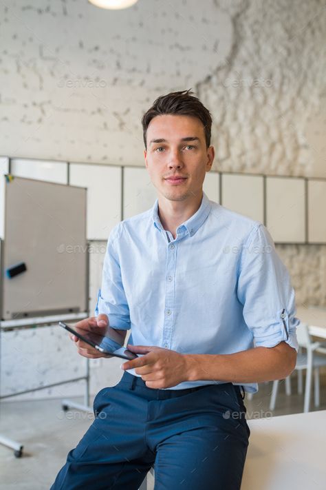 Business Photoshoot Men Office, Office Photoshoot Ideas Men, Business Man Photography Office, Startup Photoshoot, Office Outfits Men Young Professional, Workplace Photography, Office Outfit Men, Office Startup, Office Shoot