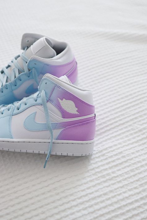 Aj1 Mid, Buty Jordan, Personalized Sneakers, Nike Aj1, Cute Jordans, Nike Shoes Women Fashion, Custom Sneakers Diy, Pretty Sneakers, Hand Spray