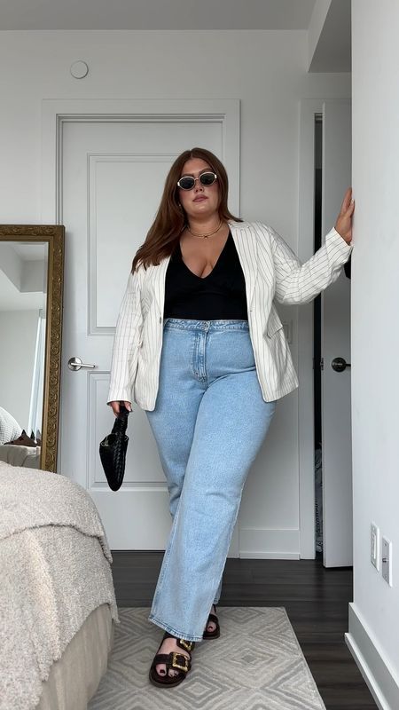 Plus Size Cream Outfits, Square Pants Outfit Casual, Chubby Girl Fashion, Outfit Edit, Shirred Crop Top, Outfit Midsize, Cream Outfits, Off Duty Outfits, Curvy Fashionista