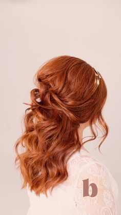 Down Bridesmaids Hairstyles, Red Hair Updo, Red Hair Brides, Red Hair Natural, Red Wedding Hair, Up Wedding Hair, Wedding Makeup Redhead, Red Hair Outfits, Redhead Hairstyles