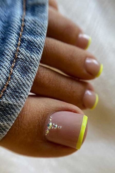 Neon Yellow Toes, Pedicure Yellow, Toes Nails Designs, Toes Nails Colors, Neon Toe Nails, Toe Nail Designs For Summer, Toes Nail Art, Toe Nails Designs, Nail Colors For Summer