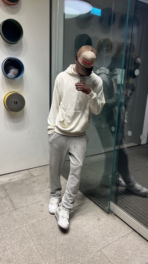 Outfit details: sicko trucker hat, cream hoodie, bape grey sweatpants, jordan 4 oreos Oreo Outfit, Sicko Trucker Hat, Jordan 4 White Oreo, Jordan 4 Oreo, Hoodie Bape, Jordan 4 Outfit, Jordan 4 White, Hat Cream, Cream Hoodie