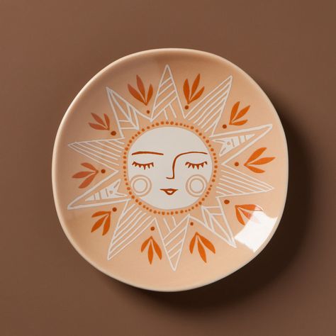 Celebrate the sun's nurturing warmth and sustenance with our Soleil Trinket Tray. Featuring a stylized image of the sun in a palette of warm apricot shades, this small receptacle is the perfect home for your tiny treasures. Diy Pottery Painting, Paint Your Own Pottery, Pottery Painting Designs, Keramik Design, Sun Art, Pottery Crafts, Diy Pottery, Ceramics Pottery Art, Ceramics Ideas Pottery