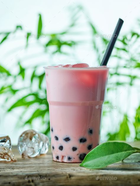 Coconut Milk Tea, Berries Photography, Taro Milk Tea, Bubble Tee, Bubble Tea Flavors, Ice Bubble, Strawberry Varieties, Boba Milk Tea, Bubble Tea Boba