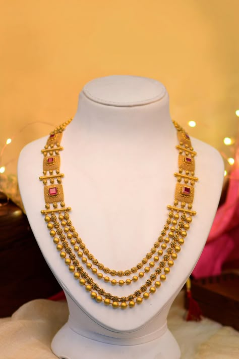 Latest Rani Haar Design Gold, Layer Gold Necklace Indian, Long Antique Necklace Gold, Raani Haar Gold Jewellery Designs, Rani Haar Gold Indian Bridal, Anklets Design, Indian Bridal Jewellery Set, Rani Haar Gold, Dubai Gold Jewelry