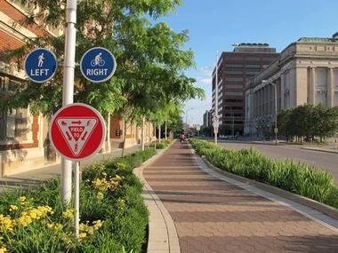 Fun things to do in Indiana: The Indianapolis Cultural Trail Streetscape Design, Landscape Elements, Bike Lane, Green Street, Street Design, Urban Spaces, Best Places To Live, City Design, Urban Planning