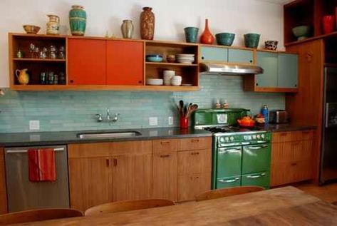 Mid Century Modern Kitchen Design, Mcm Kitchen, Mid Century Modern Kitchen, Kitchen Stove, Mid Century Kitchen, Kitchen Tiles Backsplash, Kitchen Redo, Trendy Kitchen, Kitchen Tiles