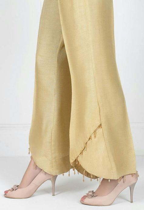 Plazo Designs, Women Trousers Design, Salwar Pants, Womens Pants Design, Nikkah Dress, Salwar Designs, Design Moda, Pakistani Dresses Casual, Salwar Kamiz