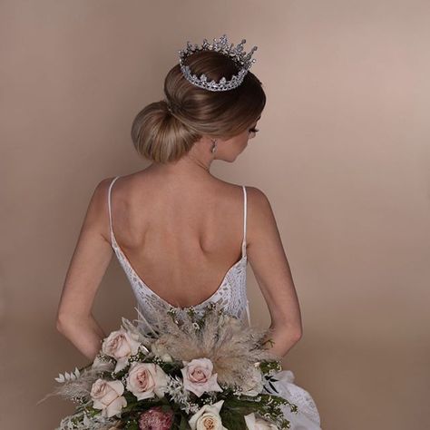 Luxurious GWYNETH Full Crown - Gorgeous Elegance -  Available Website in Bio. Questions please Dm Us. .  Team: Photographer and photo retouch : @makeupbyshay_a  Makeup artists: @makeupbyshay_a and @candicerenae_  Hairstylists: @matrimonymanes and @hairbympalacios  Bridal Headpieces : @elleecoutureboutique  Flowers: @glamourflowerboutique  Dresses: @rish_bridal Models:  @julllliiaa  @michellee_mason . @apmmodeling .  #beforeandafter #njmakeupartist #makeupartistnj #njmakeup #bridalmakeupnj #njbri Full Circle Crown, Bridal Hair Combs Pearl, Wedding Headpieces, Crown Bridal, Crown Wedding, Crown Design, Wedding Headband, Wedding Etsy, Bridal Crown