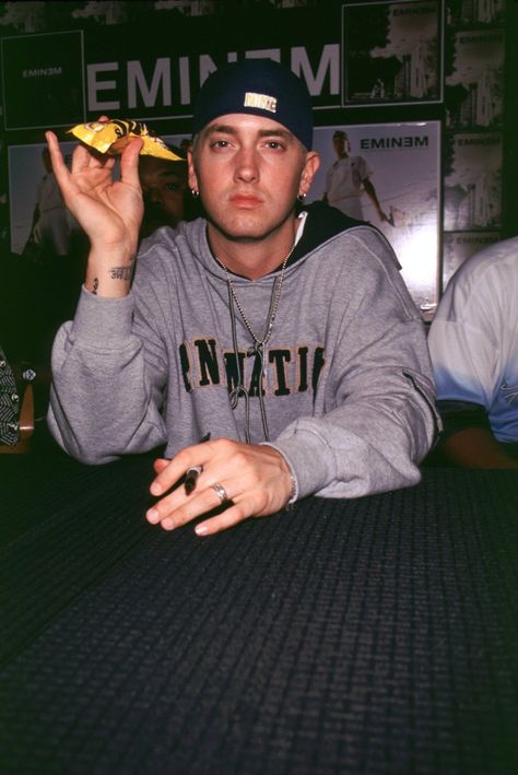 33 Stars You Didn't Know Are Left-Handed Lose Yourself, Eminem, A Man