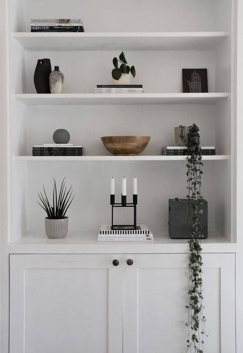 Cubes On Wall Decor, Shelves Decoration Living Room, Pale Oak Walls Living Room, Shelves Decor Living Room, Minimalist Shelf Decor, Minimalist Shelves Decor, Shelves Decoration, Shelving Decor, Living Room Styling