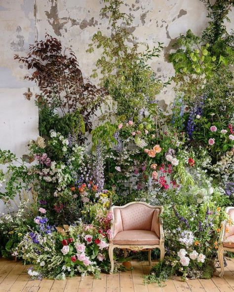 largerthanlife-floralinstallations-_007-740x925 Floral Installations, Flower Installation, Diy Spring, Floral Backdrop, Ceremony Backdrop, Deco Floral, Trik Fotografi, Wedding Cake Designs, Big Flowers