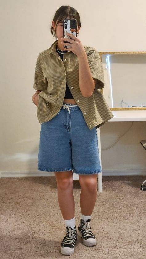 Jorts
Masc girl outfit
Fall outfits
Flannel outfit Flannel Masc Outfits, Short Flannel Outfit, Short Sleeve Plaid Shirt Outfit, Jort Outfits Girl, Short Masc Outfits, Summer Boyish Outfits, Summer Outfits Nonbinary, Flannel Shirt Aesthetic, Flanel Outfit Aesthetic