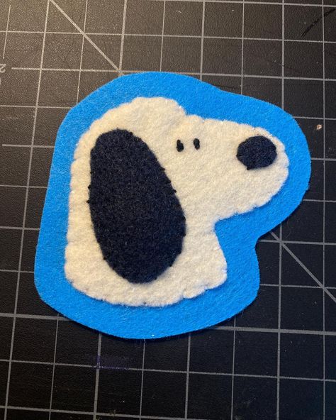 I've been experimenting with felt and sewing a lot lately so here's some sew in felt patches I've made as a low stress activity for myself <3 It's nice to make something and not worry too much about the outcome. These will be available on etsy with the rest of my drop this weekend on April 27th! . . . #etsy #etsyshop #patches #sewonpatch #sewing #embroidery #embroideryart #sewingproject #sewingaddict #feltcraft #feltanimals #feltart #feltlove #critterart #animalart #cuteart #cuteanimals #carr... Diy Sew On Patches, Felt Patches Diy, Easy Felt Sewing Projects, No Sew Felt Crafts, Sewing Felt Projects, Tshirt Embroidery, Felt Patches, Felt Plushie, Patch Ideas