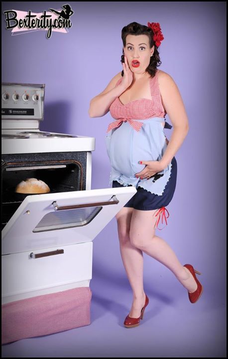 "bun in the oven" pregnancy pin up - Bexterity.com Bun In The Oven Maternity Shoot, Vintage Pregnancy Pictures, Pregnant Pinup, Rockabilly Maternity, Vintage Maternity Photos, Maternity Pin Up, Baby Belly Photos, Vintage Maternity, Belly Photos