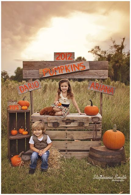 Fall Mini Shoot, Fall Photo Booth, Halloween Mini Session, Fall Photo Props, Pumpkin Patch Photoshoot, Pumpkin Patch Pictures, Fall Backdrops, Pumpkin Stand, Mini Photo Sessions